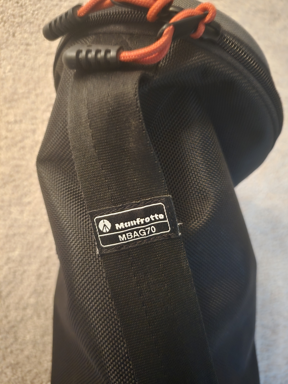 Manfrotto Black Camera Tripod - Lightweight Professional Support - Picture 5 of 6